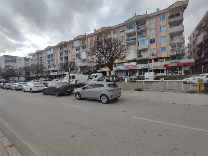 Pierlife&#39;tan Gaziemir Kaymakamlık Karşısı Dükkan mağaza