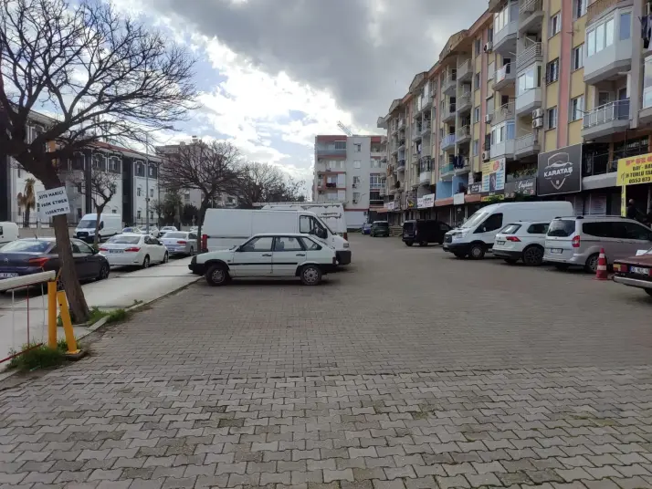 Pierlife&#39;tan Gaziemir Kaymakamlık Karşısı Dükkan mağaza