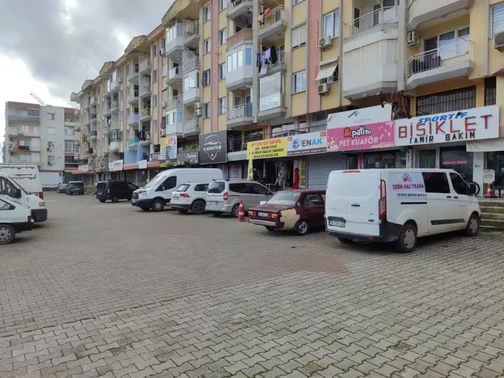 Pierlife&#39;tan Gaziemir Kaymakamlık Karşısı Dükkan mağaza