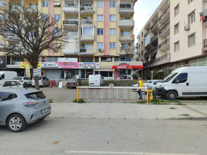 Pierlife&#39;tan Gaziemir Kaymakamlık Karşısı Dükkan mağaza