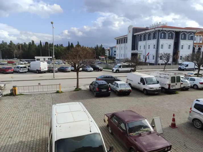 Pierlife&#39;tan Gaziemir Kaymakamlık Karşısı Dükkan mağaza