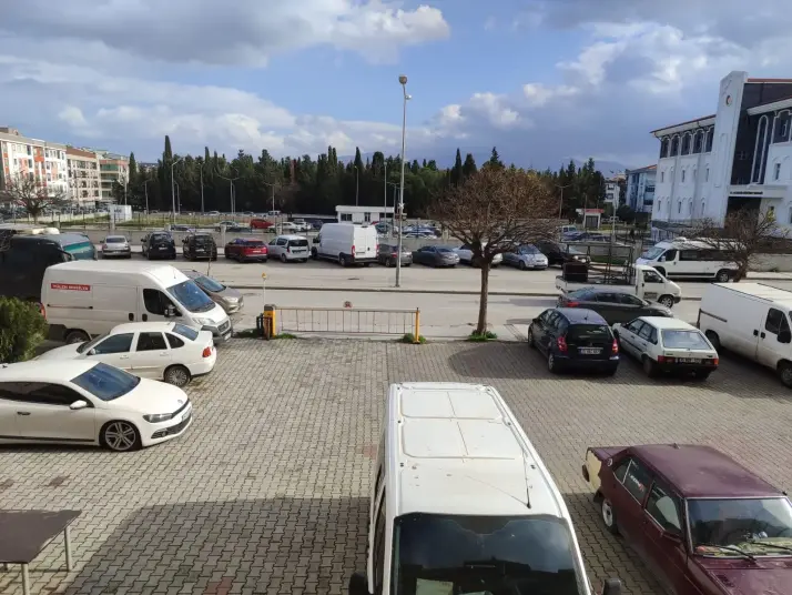 Pierlife&#39;tan Gaziemir Kaymakamlık Karşısı Dükkan mağaza