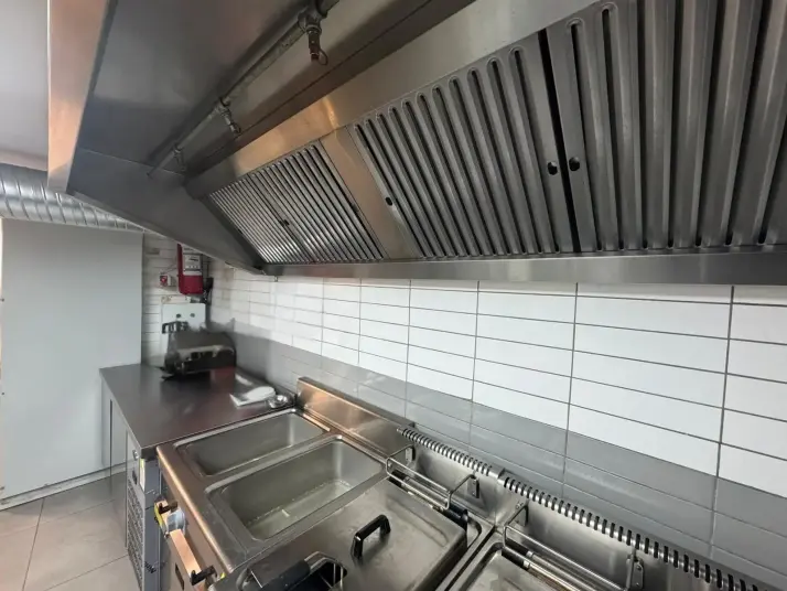 Buca Menderes Caddesi 270 m² 3 Katlı Devren Kiralık Restaurant