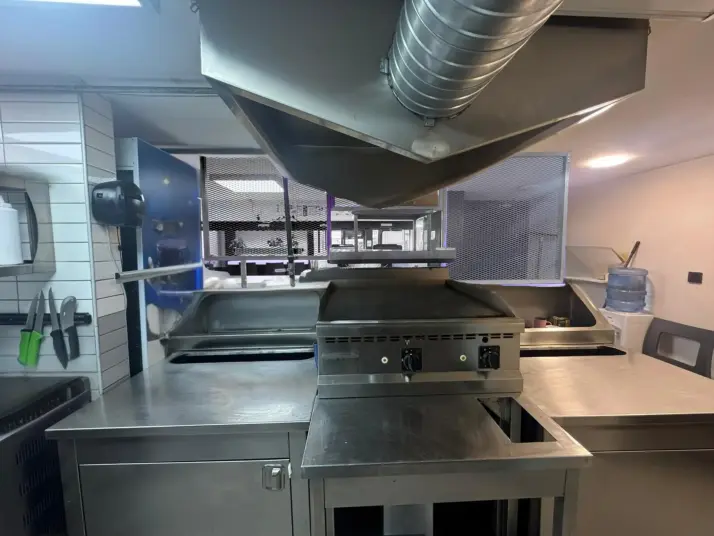 Buca Menderes Caddesi 270 m² 3 Katlı Devren Kiralık Restaurant