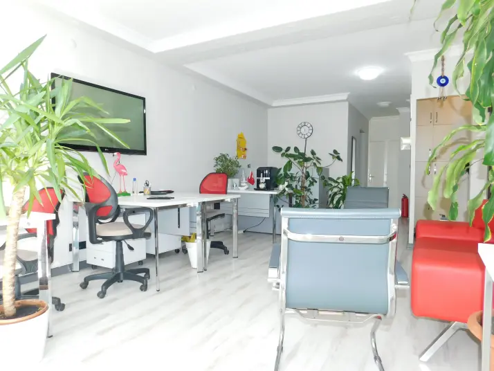 İzmir Bostanlı Cemal Gürsel Cad. Satılık Ofis / Daire (2+1)