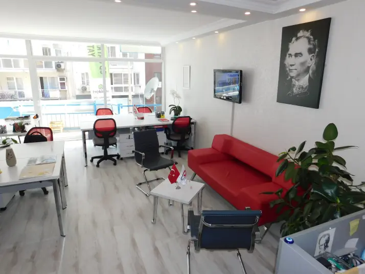 İzmir Bostanlı Cemal Gürsel Cad. Satılık Ofis / Daire (2+1)