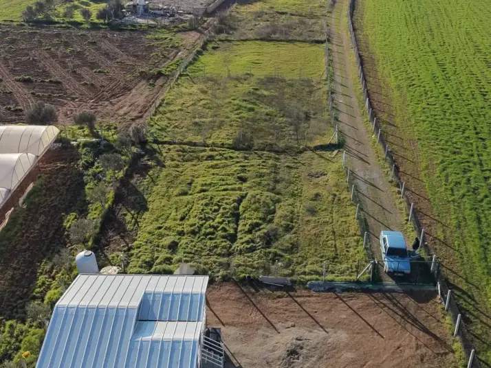 MENDERESTE SATILIK 500 M2 TAPULU 75 M2 EV ELEKTRİK SUYU OLAN HARİKA BAHÇE