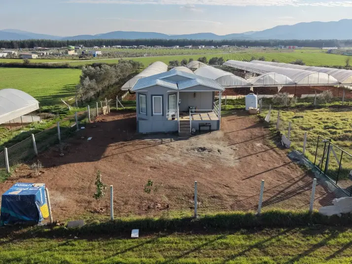 MENDERESTE SATILIK 500 M2 TAPULU 75 M2 EV ELEKTRİK SUYU OLAN HARİKA BAHÇE