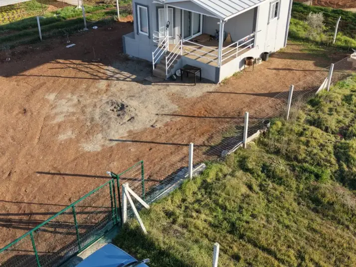 MENDERESTE SATILIK 500 M2 TAPULU 75 M2 EV ELEKTRİK SUYU OLAN HARİKA BAHÇE