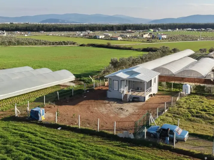 MENDERESTE SATILIK 500 M2 TAPULU 75 M2 EV ELEKTRİK SUYU OLAN HARİKA BAHÇE