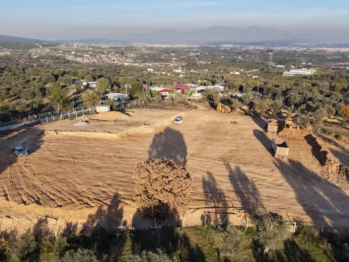 MENDERES AKÇAKÖYDE SATILIK TAPULU 224 M2 MUHTEŞEM MANZARALI YATIRIMLIK BAHÇELER
