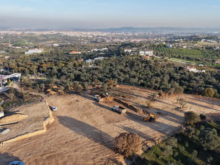 MENDERES AKÇAKÖYDE SATILIK TAPULU 224 M2 MUHTEŞEM MANZARALI YATIRIMLIK BAHÇELER