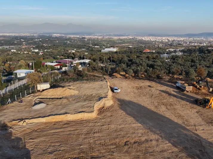 MENDERES AKÇAKÖYDE SATILIK TAPULU 224 M2 MUHTEŞEM MANZARALI YATIRIMLIK BAHÇELER