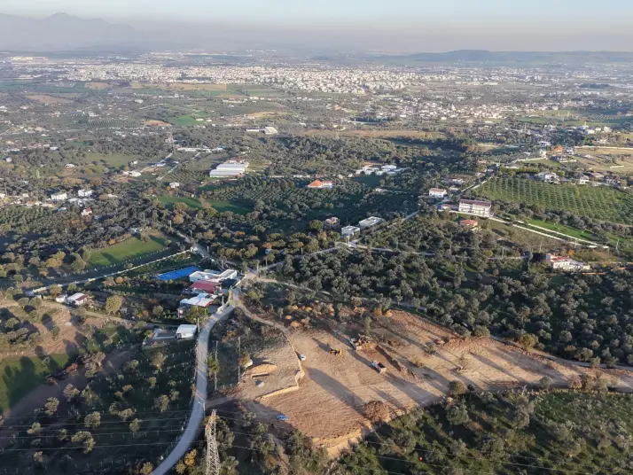MENDERES AKÇAKÖYDE SATILIK TAPULU 224 M2 MUHTEŞEM MANZARALI YATIRIMLIK BAHÇELER