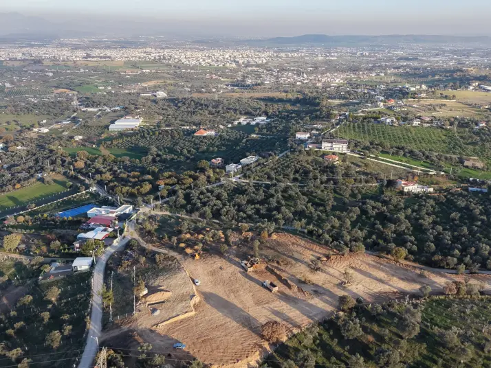 MENDERES AKÇAKÖYDE SATILIK TAPULU 224 M2 MUHTEŞEM MANZARALI YATIRIMLIK BAHÇELER