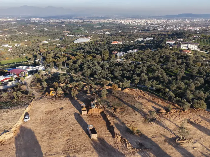 MENDERES AKÇAKÖYDE SATILIK TAPULU 224 M2 MUHTEŞEM MANZARALI YATIRIMLIK BAHÇELER