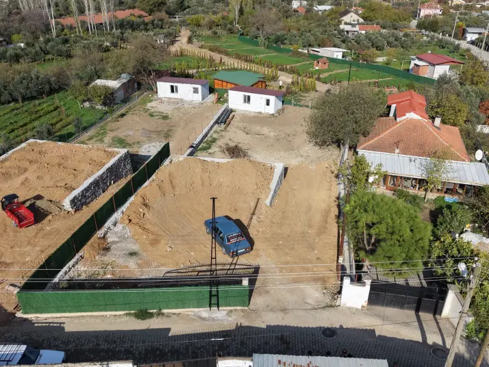 DEĞİRMENDEREDE SATILIK 810 M2 İMARLI TAŞ DUVAR ÇEVRİLİ MUHTEŞEM ARSA