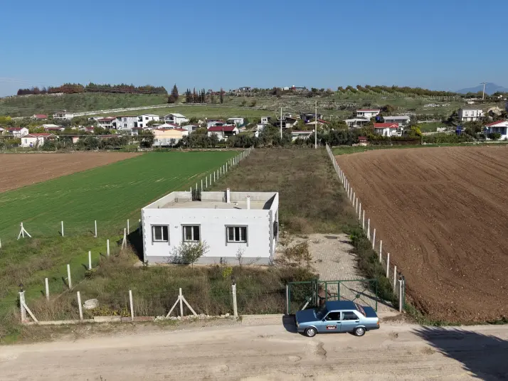 İZMİR OĞLANANASINDA SATILIK 2.400 M2 ARAZİ 100 M2 SIFIR EV HAZIR ÇİFTLİK