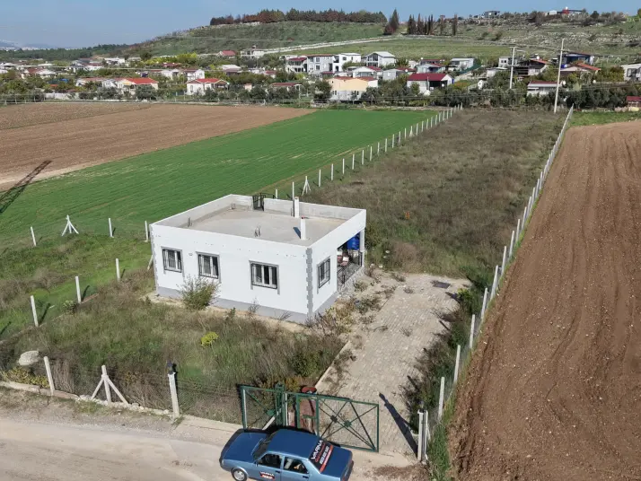 İZMİR OĞLANANASINDA SATILIK 2.400 M2 ARAZİ 100 M2 SIFIR EV HAZIR ÇİFTLİK