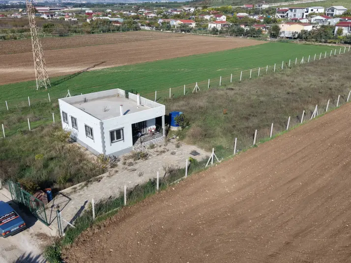 İZMİR OĞLANANASINDA SATILIK 2.400 M2 ARAZİ 100 M2 SIFIR EV HAZIR ÇİFTLİK
