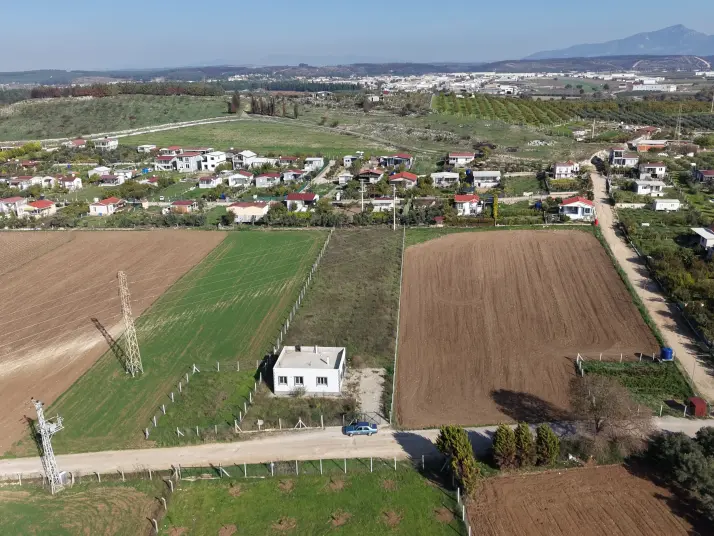 İZMİR OĞLANANASINDA SATILIK 2.400 M2 ARAZİ 100 M2 SIFIR EV HAZIR ÇİFTLİK
