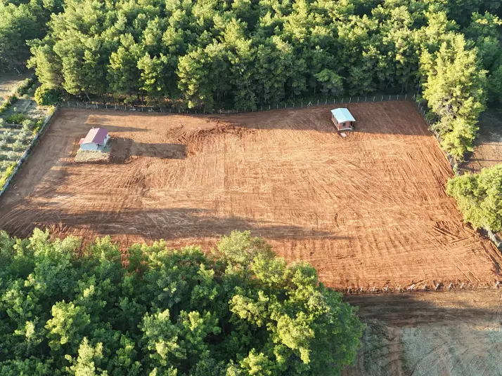 İZMİR ATAKÖY ÇAMARASINDA SATILIK 210 M2 ELEKTRİK SUYU OLAN HARİKA BAHÇELER
