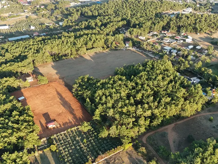 İZMİR ATAKÖY ÇAMARASINDA SATILIK 210 M2 ELEKTRİK SUYU OLAN HARİKA BAHÇELER
