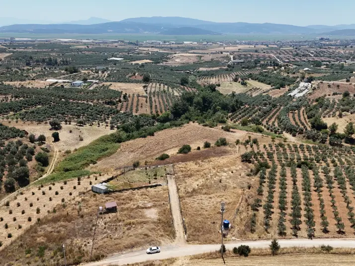 İZMİR YENİ BULGURCADA SATILIK 910 M2 KÖYE YAKIN TAPULU KÖŞE PARSEL