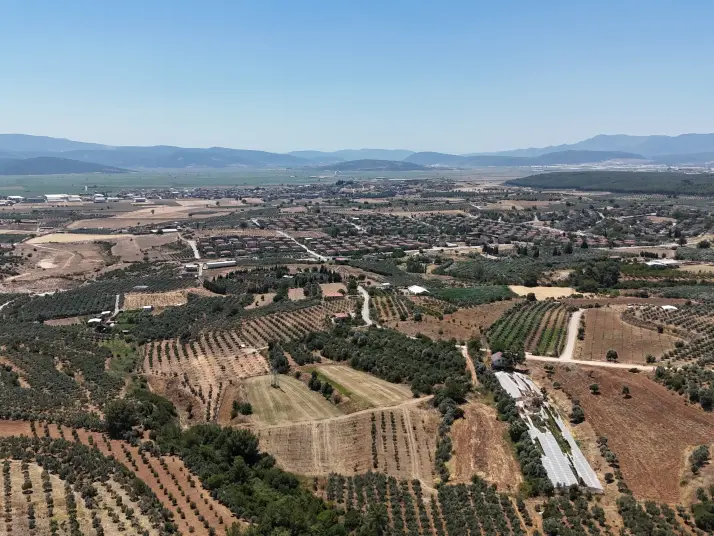 İZMİR YENİ BULGURCADA SATILIK 910 M2 KÖYE YAKIN TAPULU KÖŞE PARSEL