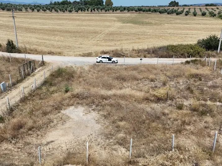 İZMİR YENİ BULGURCADA SATILIK 910 M2 KÖYE YAKIN TAPULU KÖŞE PARSEL