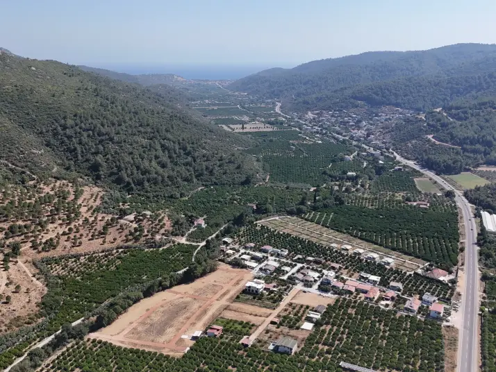 İZMİR AHMETBEYLİ SAHİLE YAKIN 217 M2 ELEKTRİK SUYU OLAN YATIRIMLIK BAHÇELER