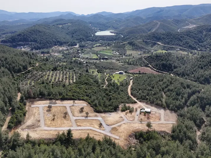 İZMİR ÇATALCA&#39;DA SATILIK TAPULU GÖL MANZARALI YATIRIMLIK BAHÇELER