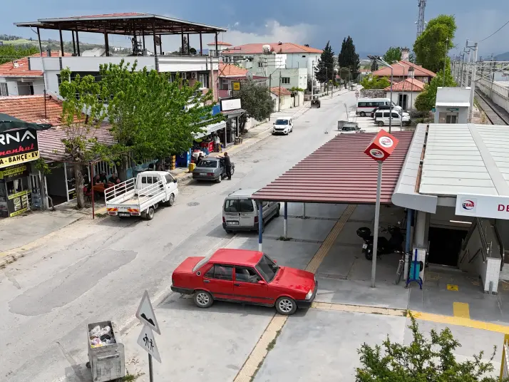 İZMİR DEVELİ İZBANA YÜRÜME MESAFESİNDE SATILIK 1.000M2 HARİKA BAHÇE