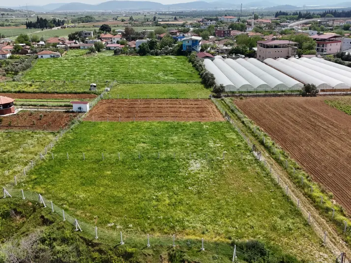 İZMİR DEVELİ İZBANA YÜRÜME MESAFESİNDE SATILIK 1.000M2 HARİKA BAHÇE