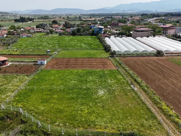 İZMİR DEVELİ İZBANA YÜRÜME MESAFESİNDE SATILIK 1.000M2 HARİKA BAHÇE