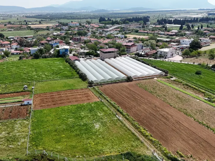İZMİR DEVELİ İZBANA YÜRÜME MESAFESİNDE SATILIK 1.000M2 HARİKA BAHÇE