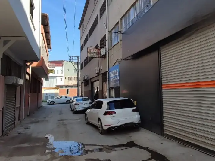 GAZİEMİR TURYAPTAN ANA CADDEYE 120 M. KOMPLE KİRALIK İMALATHANE