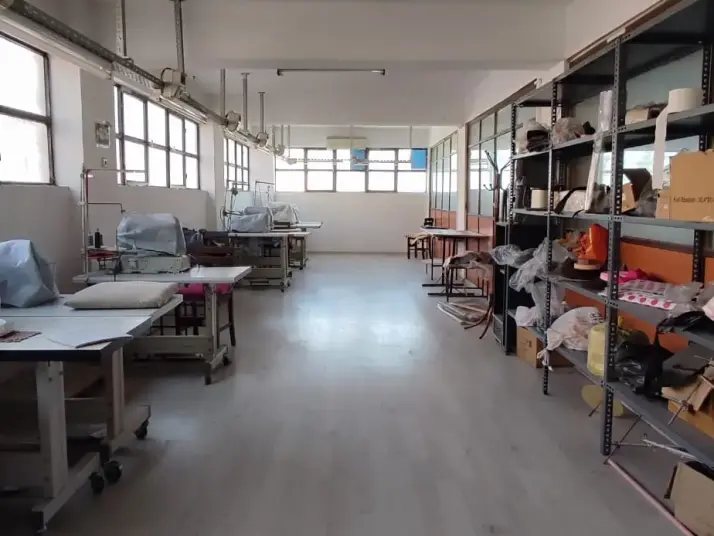 GAZİEMİR TURYAPTAN ANA CADDEYE 120 M. KOMPLE KİRALIK İMALATHANE