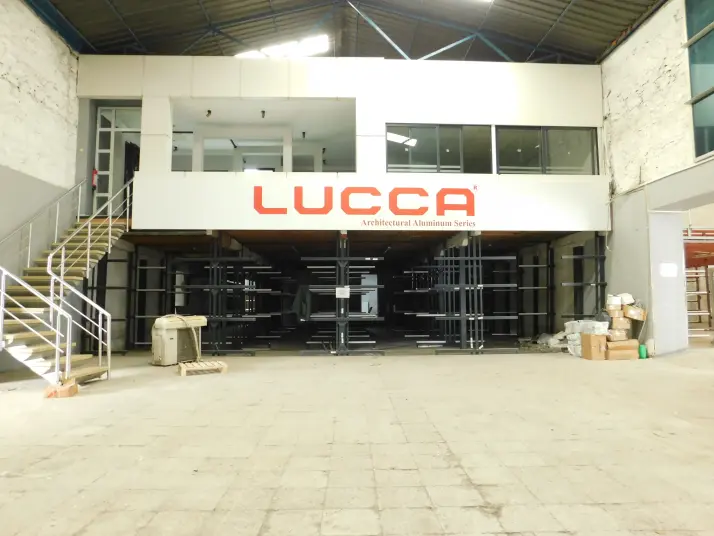 Çamdibi&#39;nde Kiralık 1500 M² Depo &#38; Fabrika Alanı