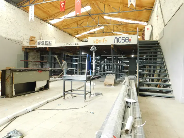 Çamdibi&#39;nde Kiralık 1500 M² Depo &#38; Fabrika Alanı