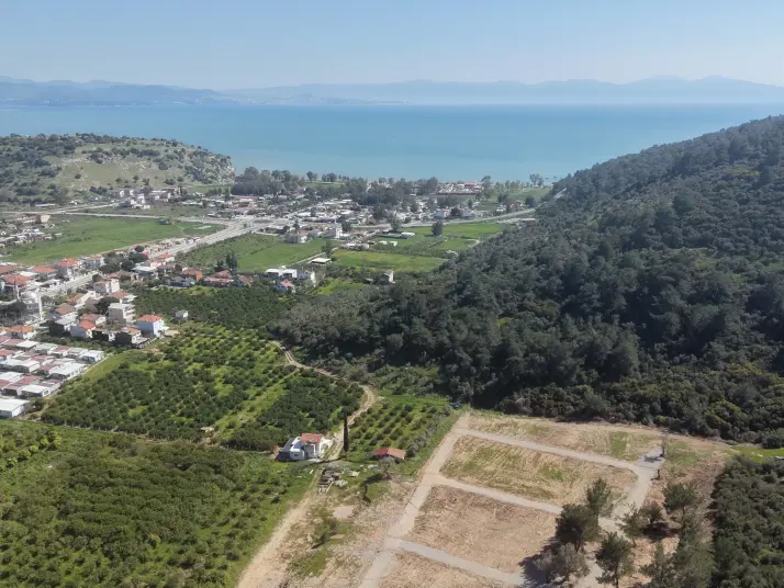 DENİZE SAHİLE YÜRÜME MESAFESİNDE SATILIK 202 M2 ELEKTRİK SULU YAZLIK BAHÇELER