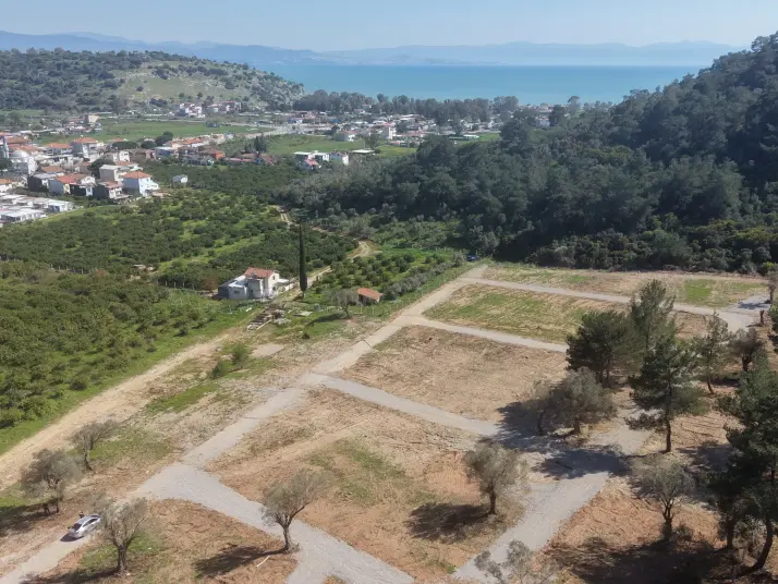 DENİZE SAHİLE YÜRÜME MESAFESİNDE SATILIK 202 M2 ELEKTRİK SULU YAZLIK BAHÇELER