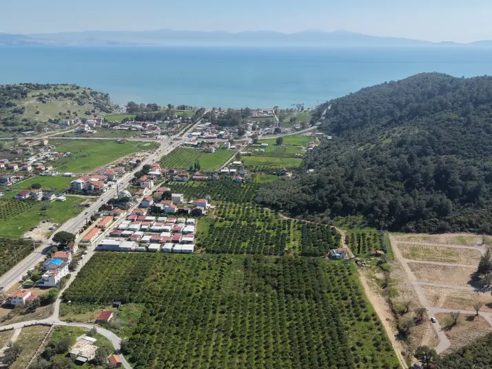 DENİZE SAHİLE YÜRÜME MESAFESİNDE SATILIK 202 M2 ELEKTRİK SULU YAZLIK BAHÇELER