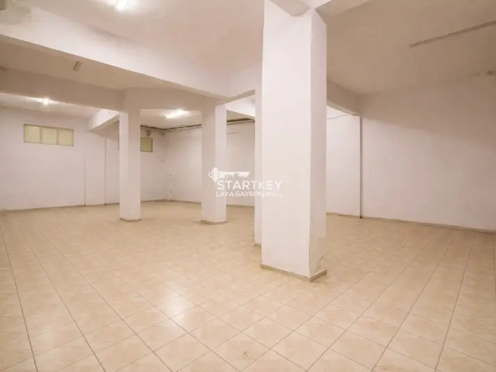 KUŞADASI CUMHURİYET MAHALLESİ’NDE DEPOLU + ÇİFT BAHÇELİ SATILIK DÜKKAN