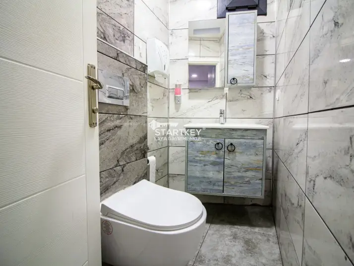 KUŞADASI CUMHURİYET MAHALLESİ’NDE DEPOLU + ÇİFT BAHÇELİ SATILIK DÜKKAN