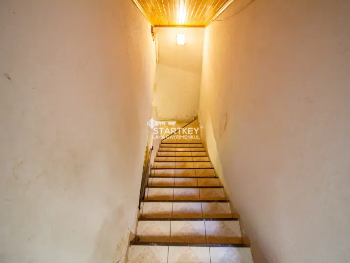 KUŞADASI CUMHURİYET MAHALLESİ’NDE DEPOLU + ÇİFT BAHÇELİ SATILIK DÜKKAN