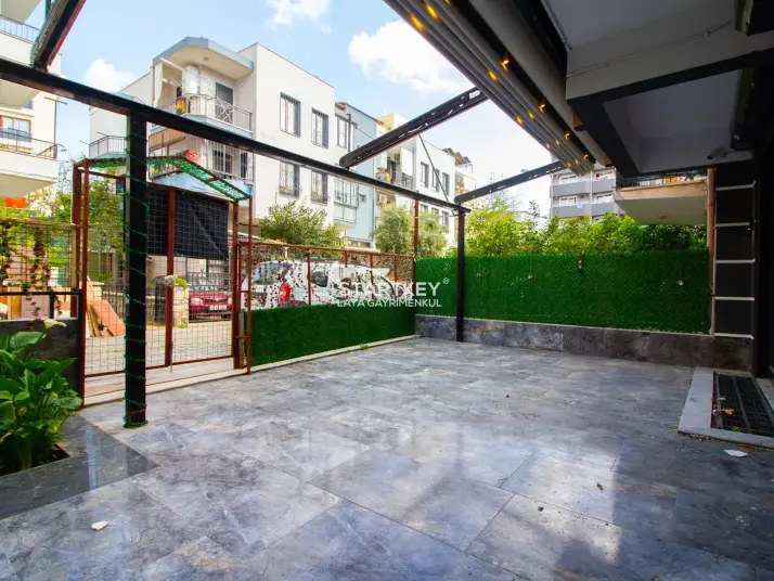 KUŞADASI CUMHURİYET MAHALLESİ’NDE DEPOLU + ÇİFT BAHÇELİ SATILIK DÜKKAN