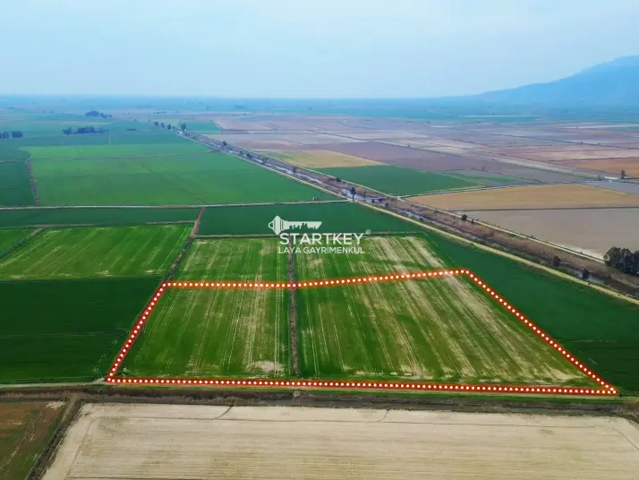 GÜLLÜBAHÇE&#38;#39;DE 37.085 M2 SATILIK TARLA