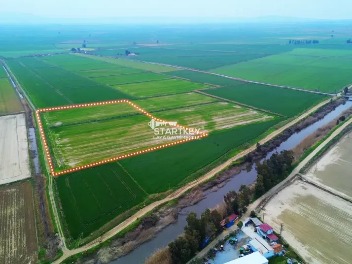 GÜLLÜBAHÇE&#38;#39;DE 37.085 M2 SATILIK TARLA