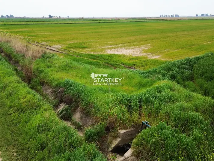 GÜLLÜBAHÇE&#38;#39;DE 37.085 M2 SATILIK TARLA